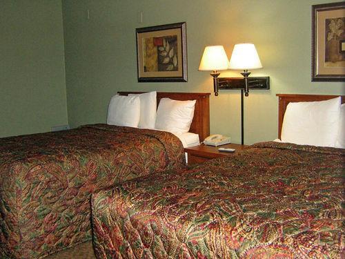 Americas Best Value Inn And Suites Overland Park Room photo