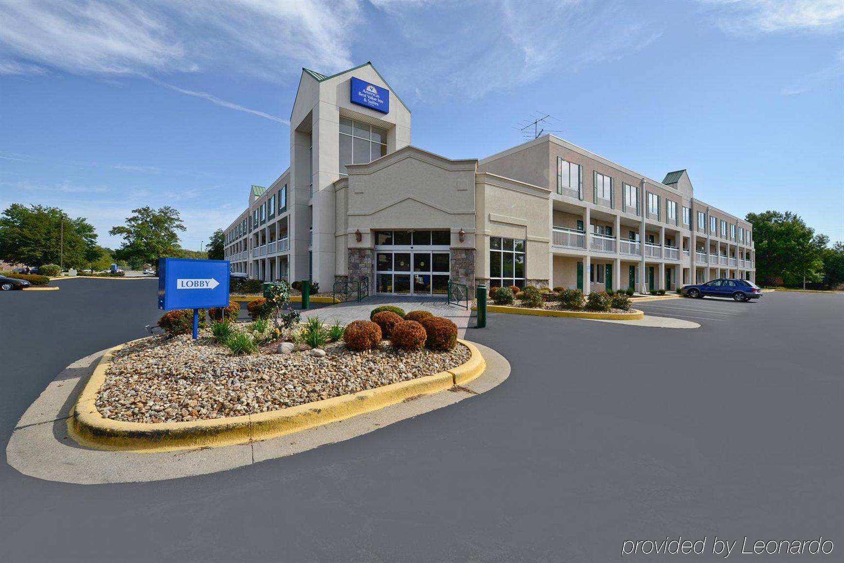 Americas Best Value Inn And Suites Overland Park Exterior photo